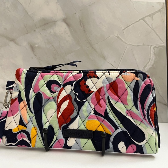 EUC Vera Bradley Mod Paisley RFID Tech Wristlet - Picture 6 of 10